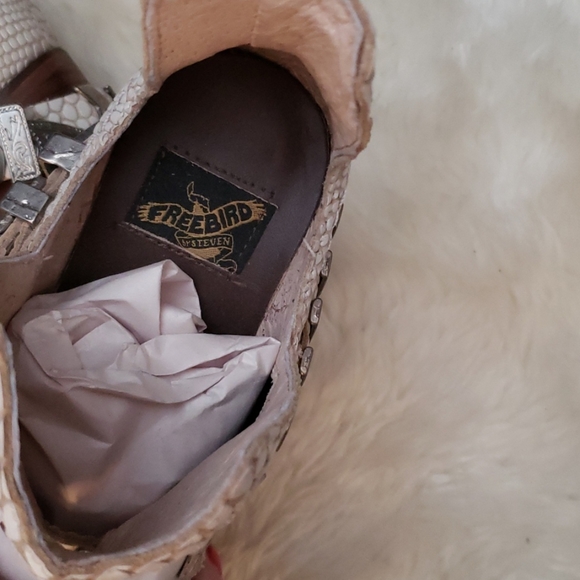 Freebird booties - Picture 7 of 7